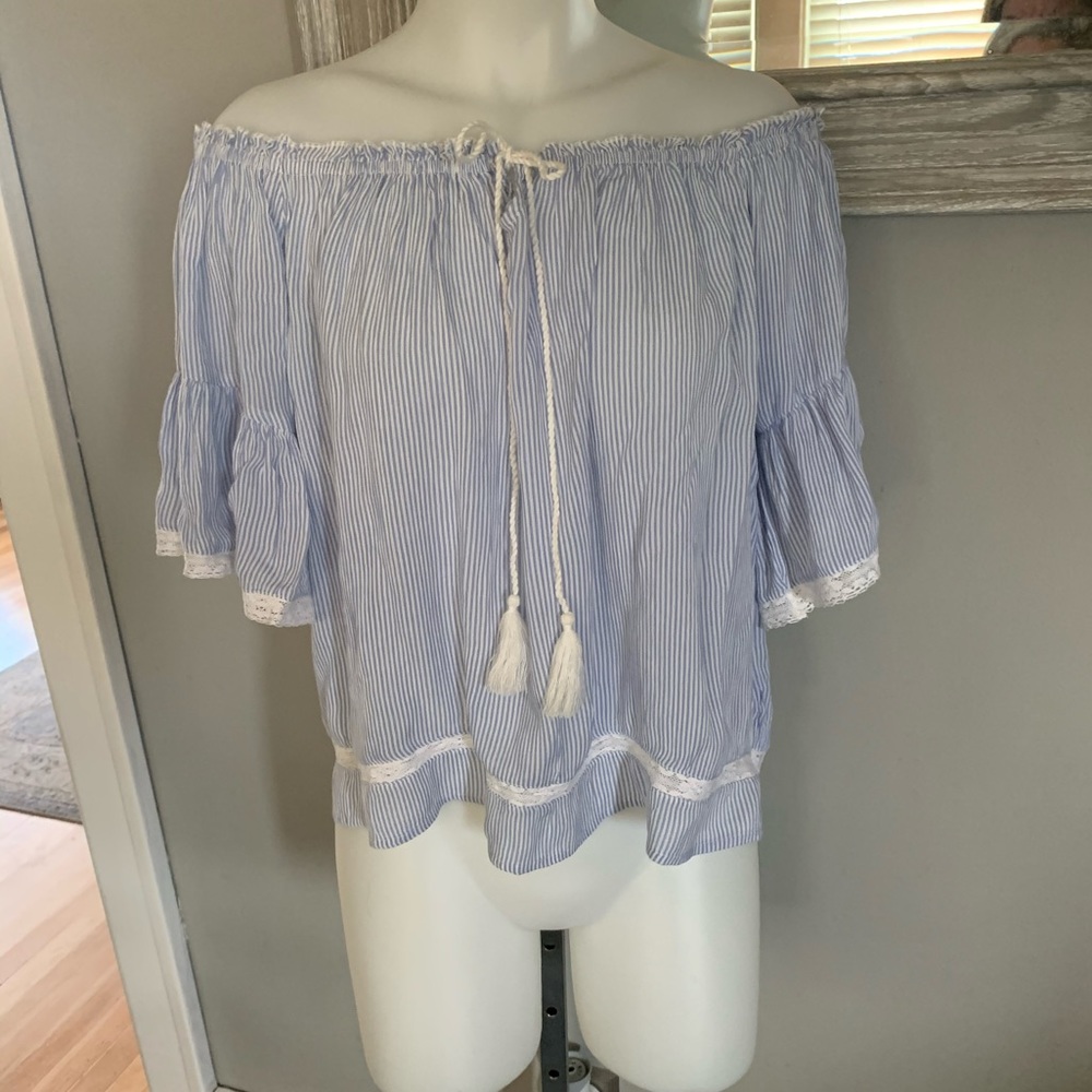 Americans Eagle off the shoulder top